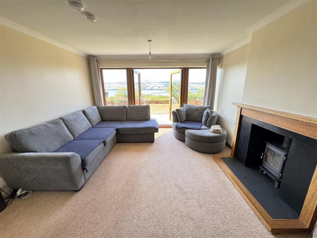 LOUNGE 1.JPG