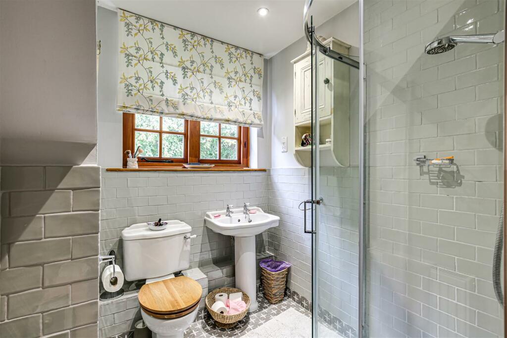 25 En-Suite.jpg
