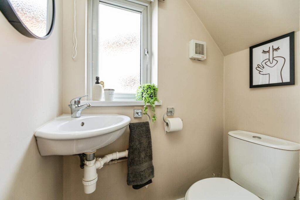 pbox-bathroom-335716.jpg