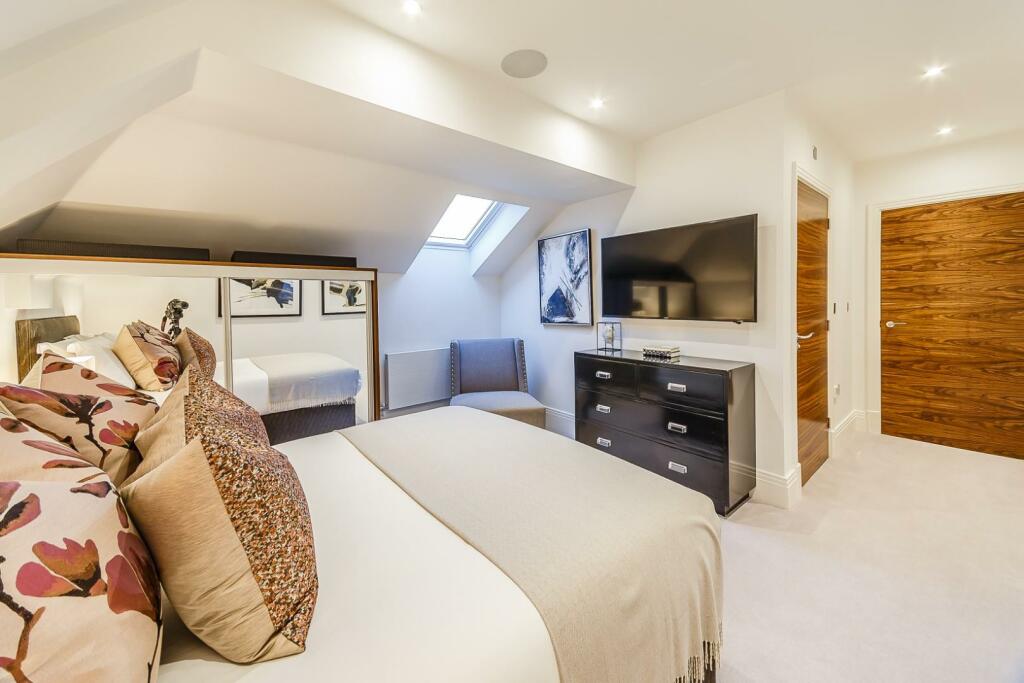 8317875-interior07.jpg