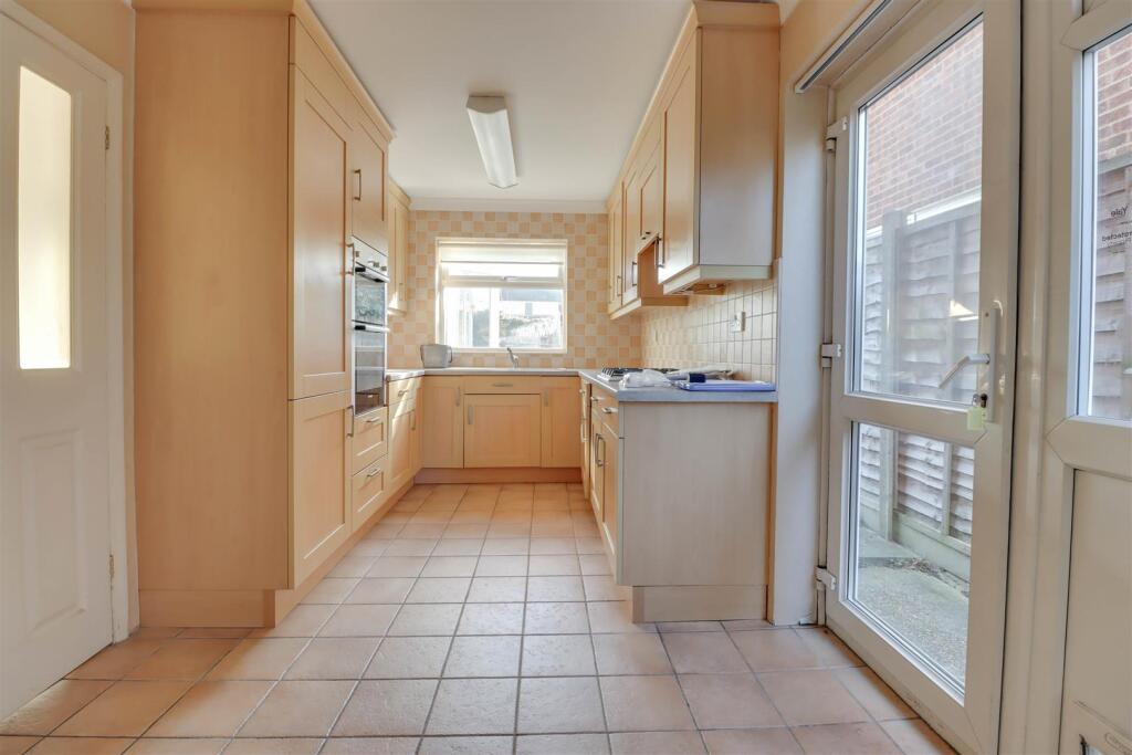 18 HIGHCLIFFE WAY 2025-7.jpg