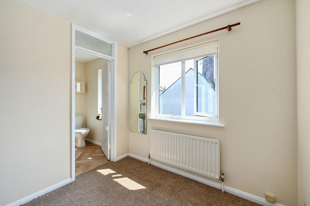 2 Ryeford court t...