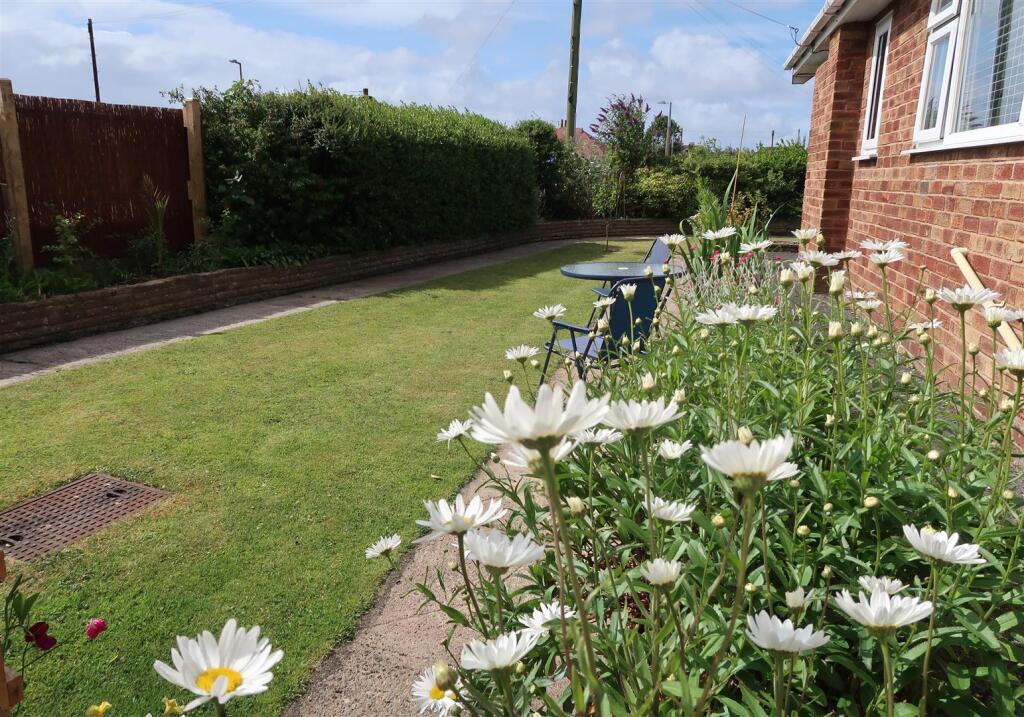 Boston Road, 29, V outside 2.JPG