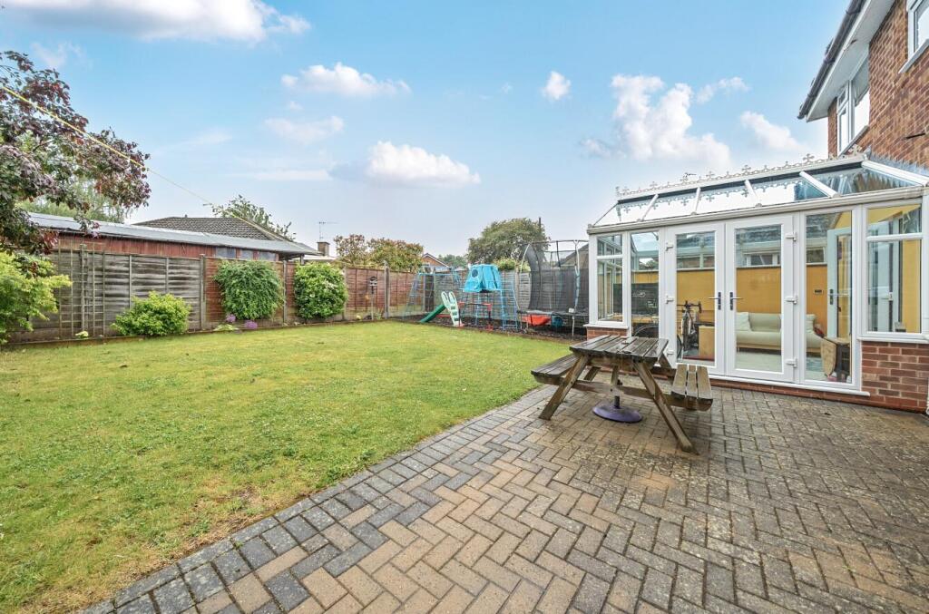 2 Gainsborough Crescent, Hillmorton (4).JPG