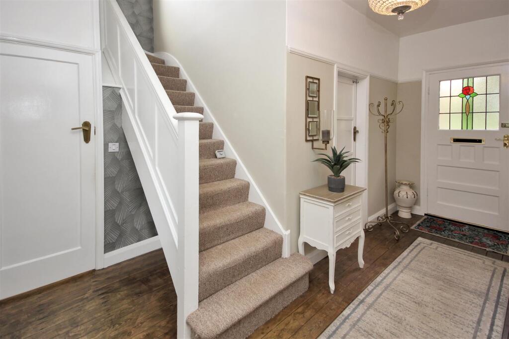Entrance Hall..JPG