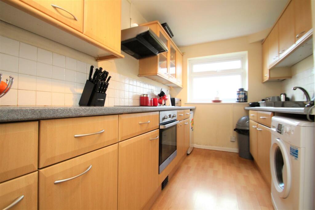 Kitchen 2.JPG