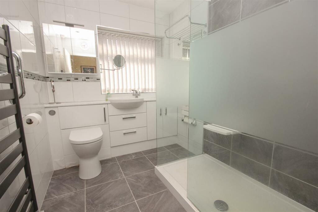 Shower Room.jpg
