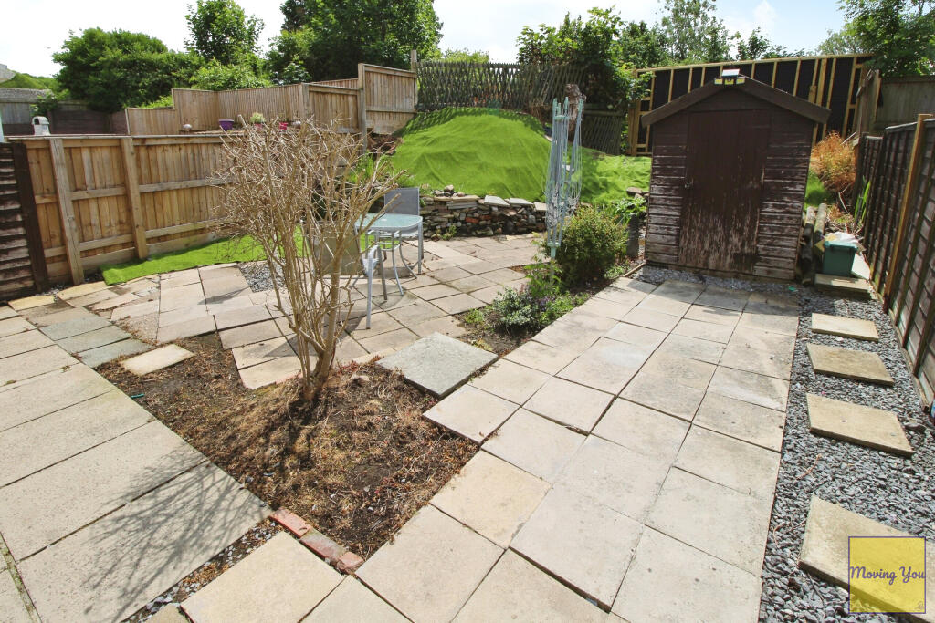 Rear garden to rear.JPG