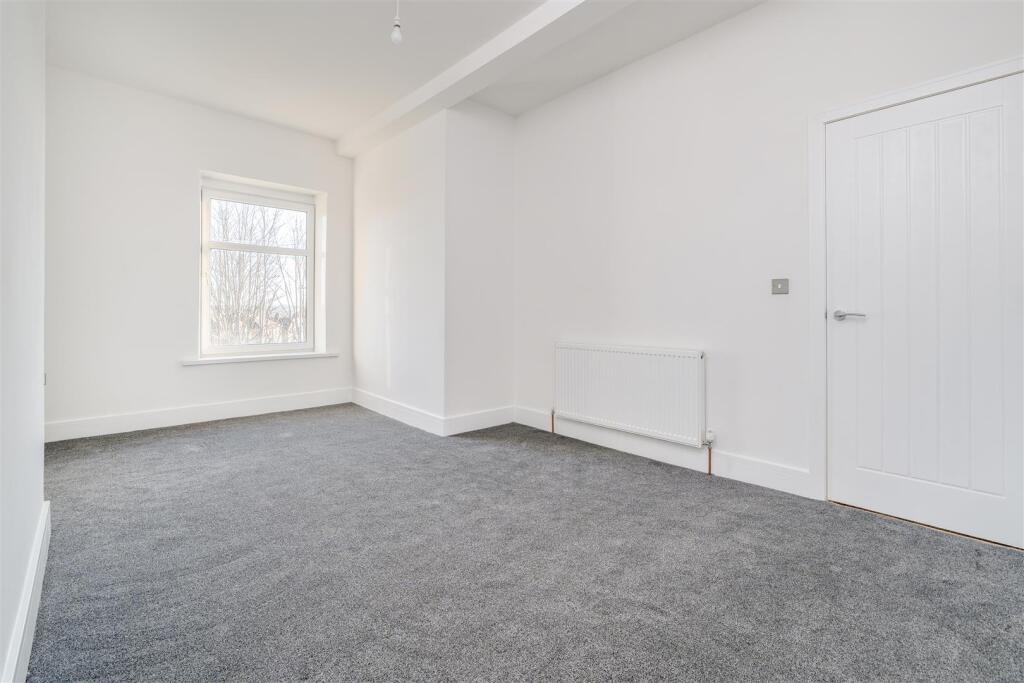 4 Cliffe End Road-10.jpg