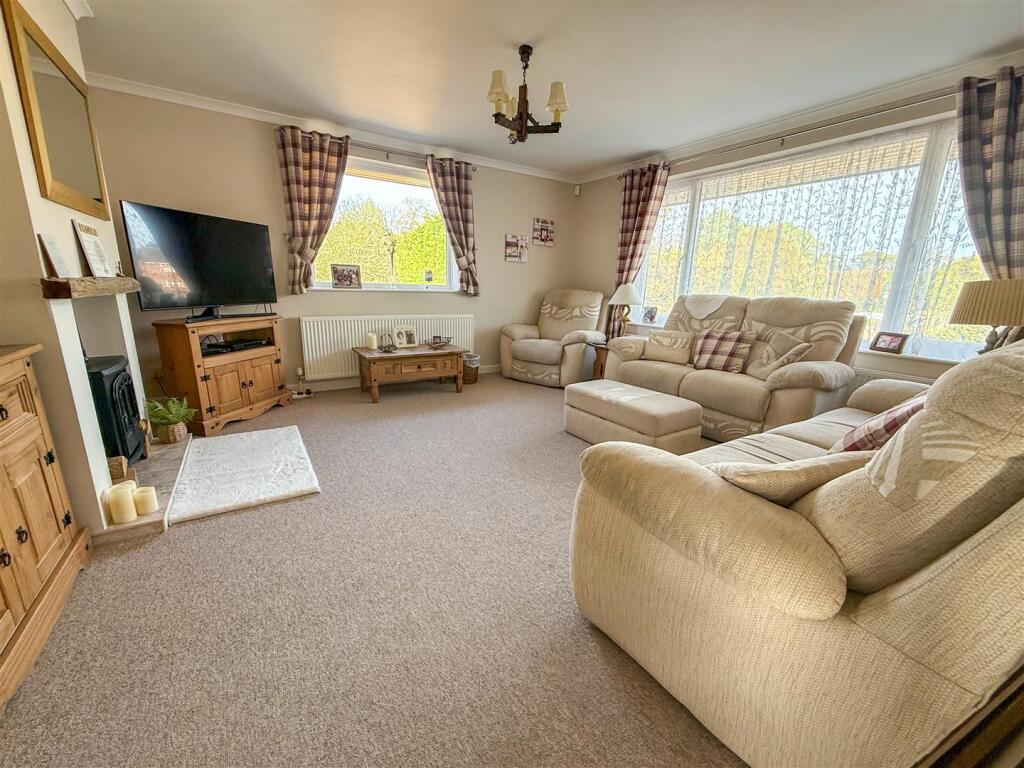 ALTERNATE LOUNGE VIEW