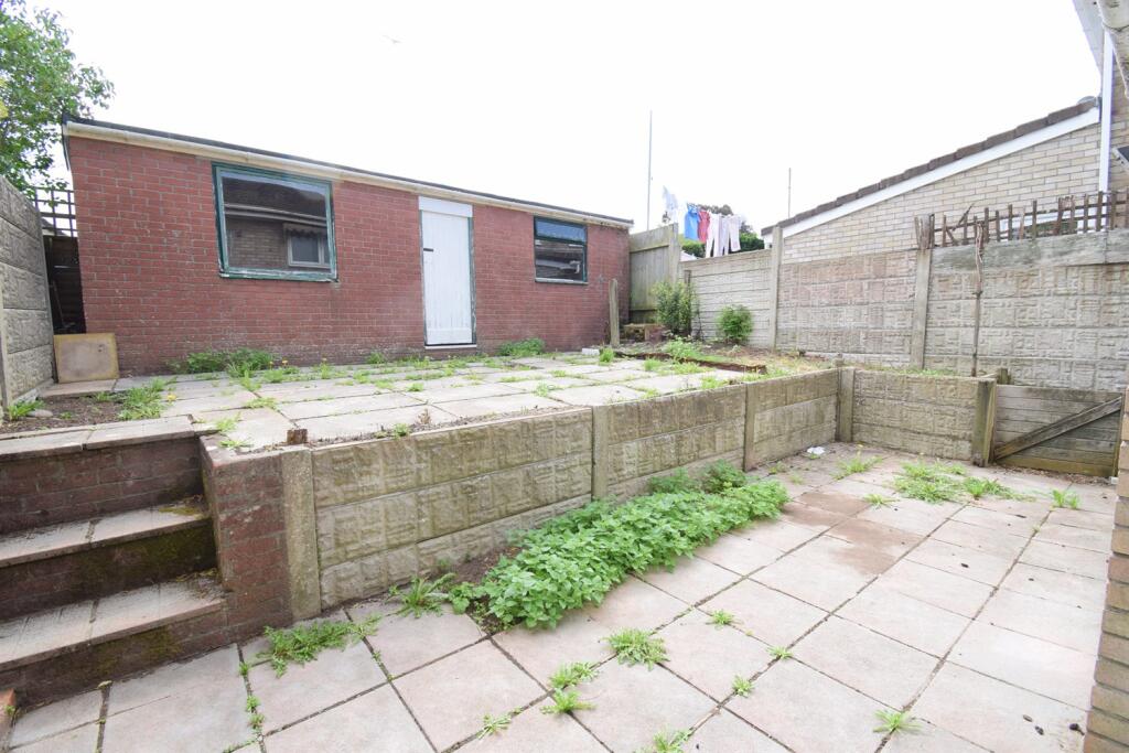 Shed &amp; Courtyard