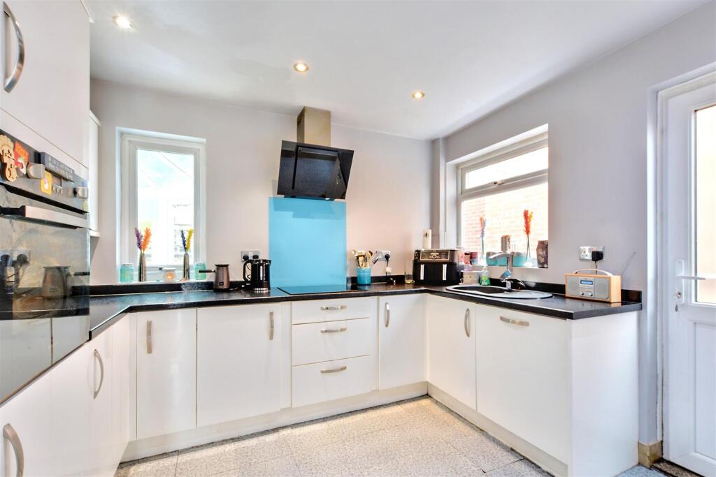 Kitchen_1.jpeg