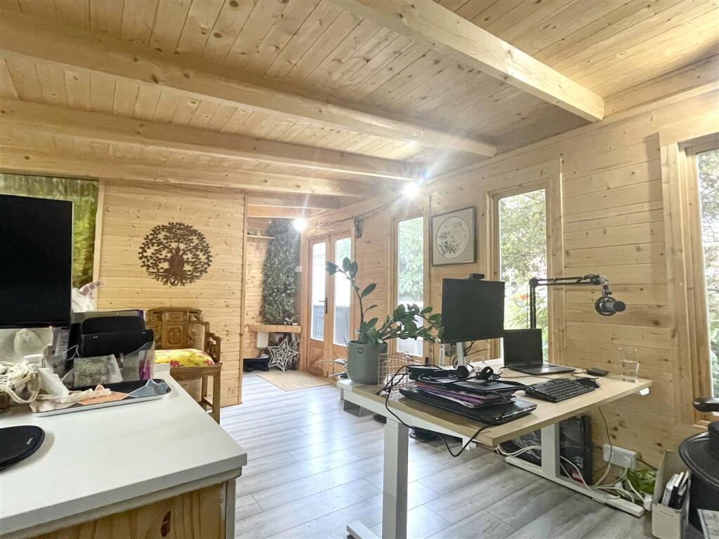 office1.jpg