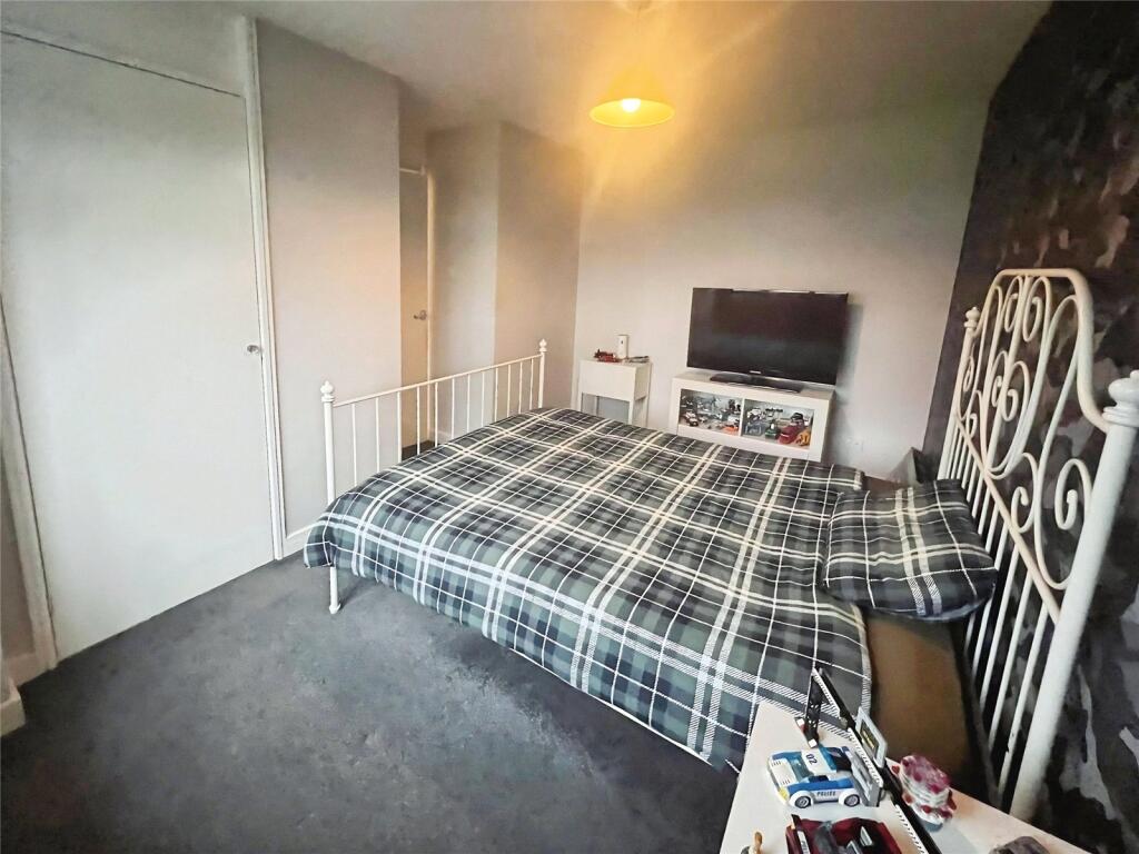 Bedroom 1 (Front)
