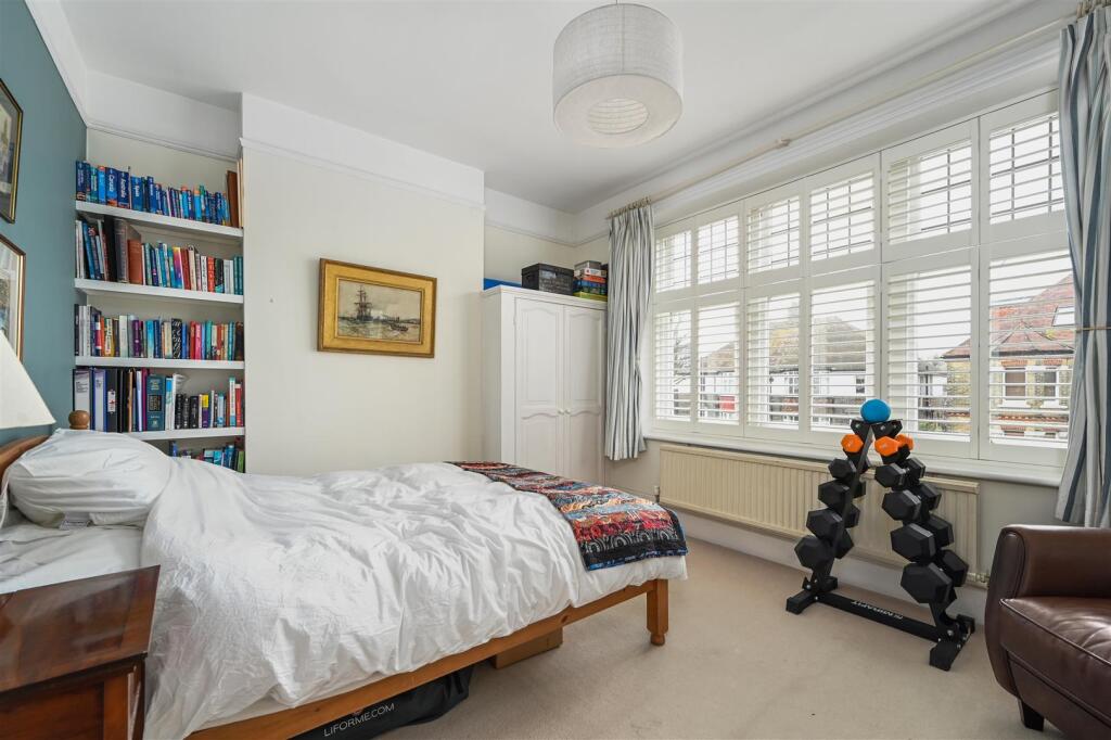6 WilburyCresent, Hove, BN3 (11).jpg