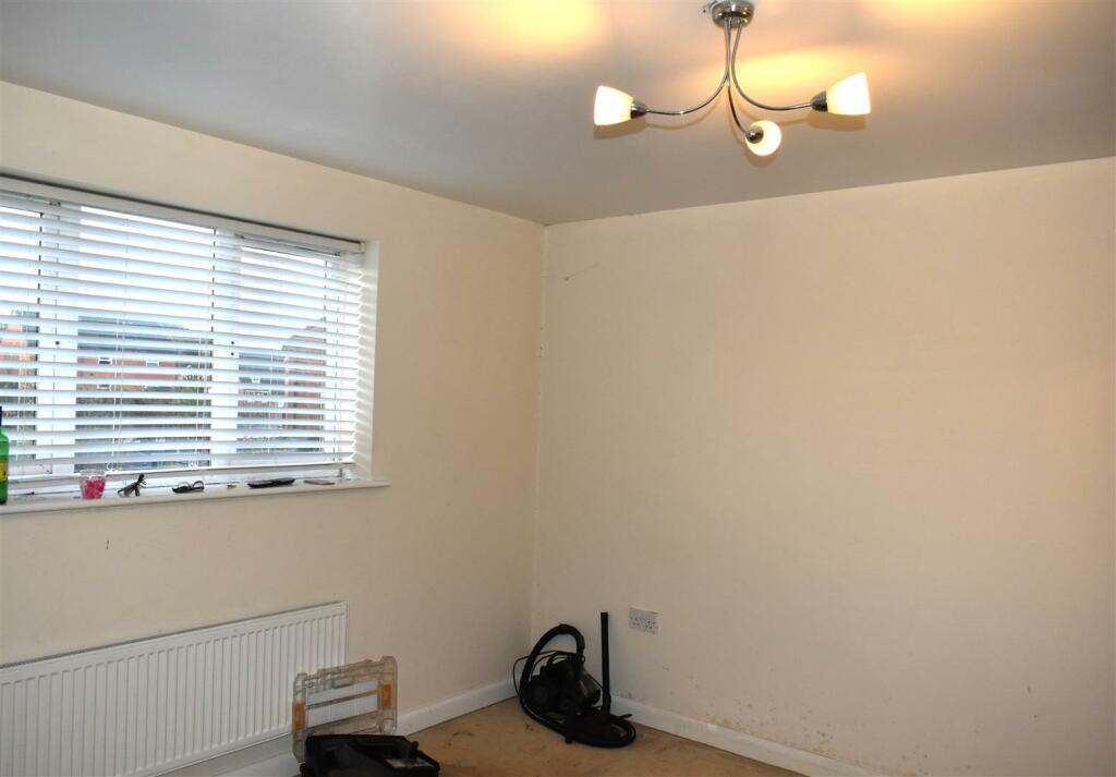 bedroom 1a.JPG