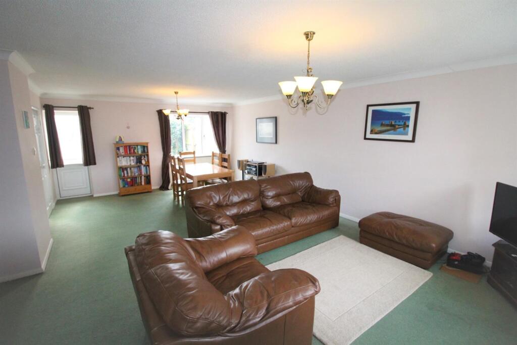 34 Weaverham Rd-Lounge1.JPG