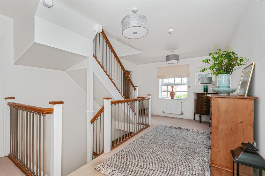 5 Sycamore Close -8.jpg