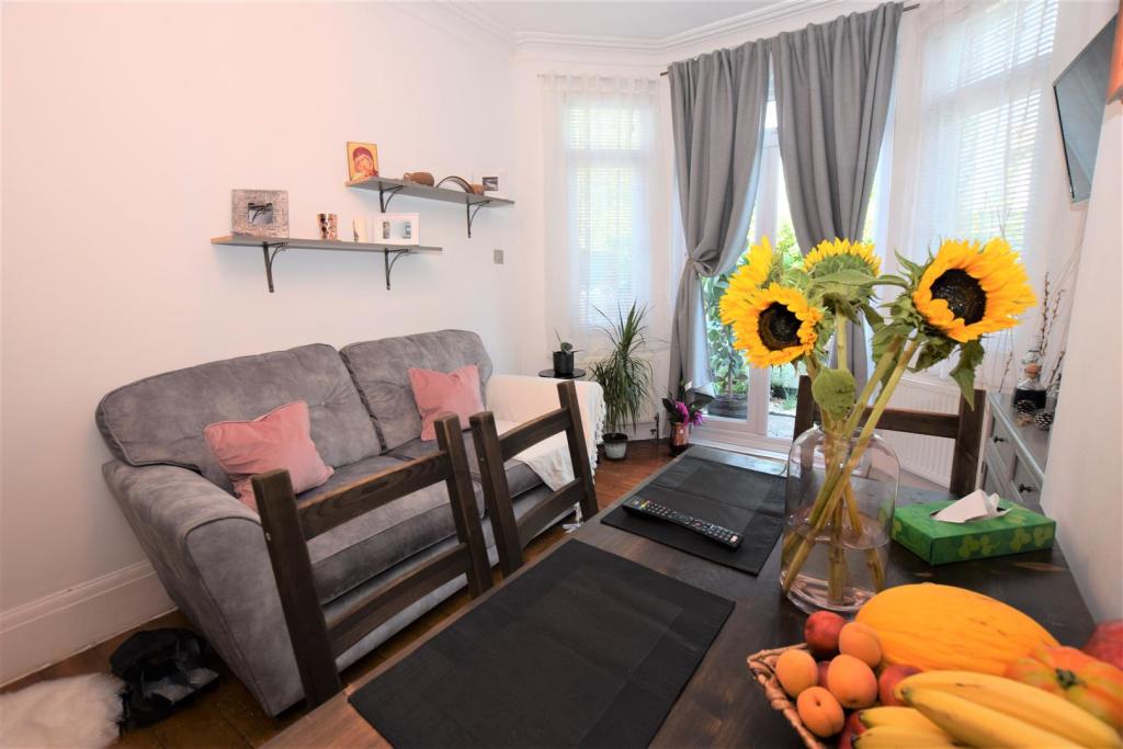 lounge 3.jpg