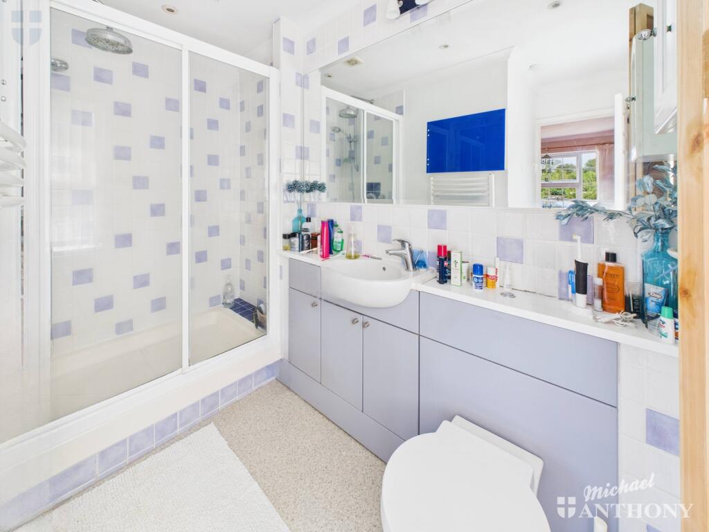 CAM03218G0-PR0737-STILL003