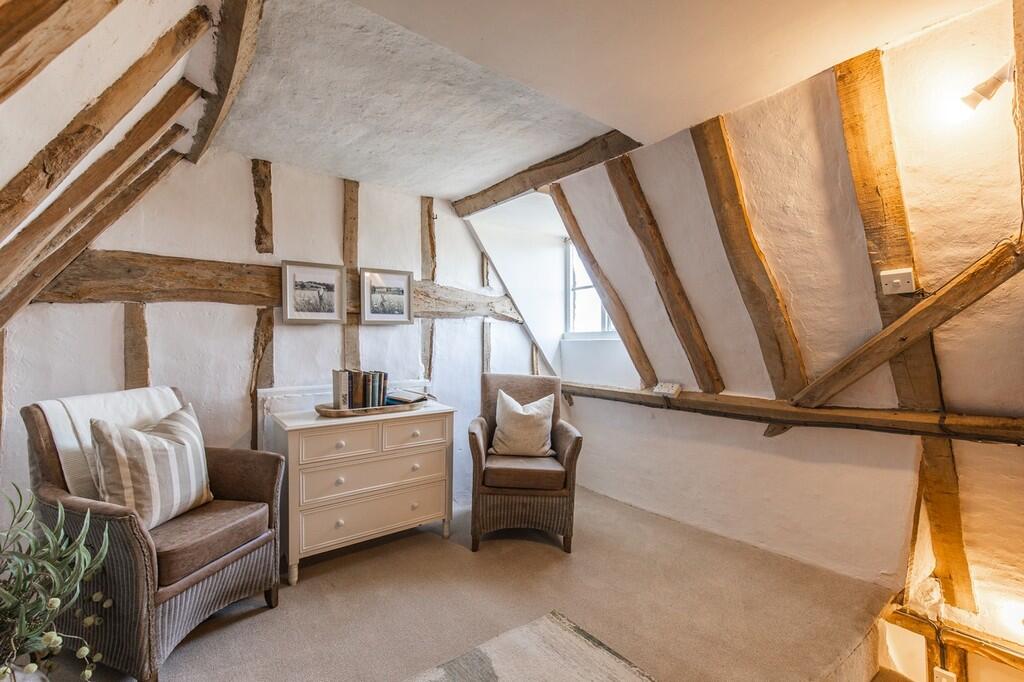 White Cottage Hou...