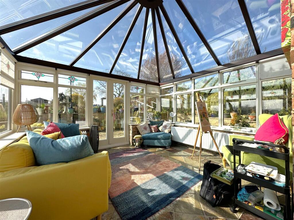 Delightful Glass Roof Conservatory 661