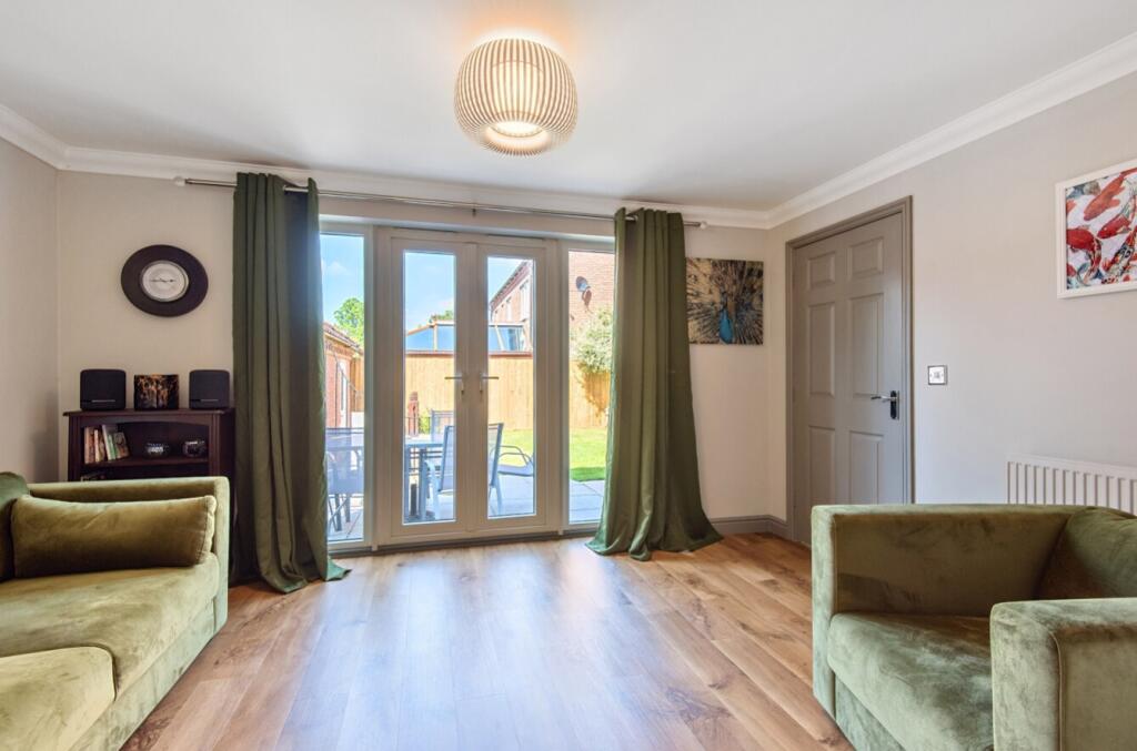 1293334-3-682a4f875aa34-ARW