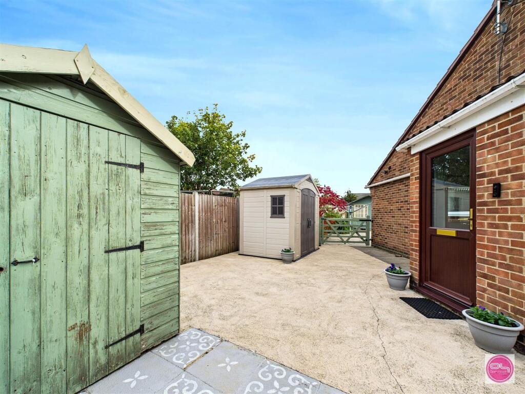 Albert Road, Church Gresley (22).jpg