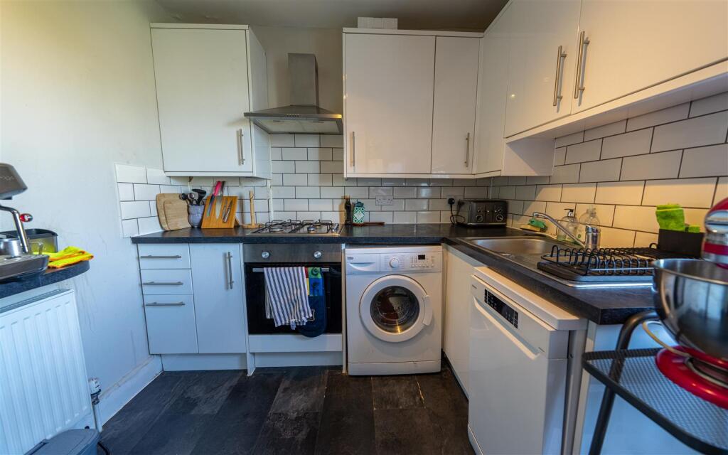 MBL Flat kitchen-3.jpg
