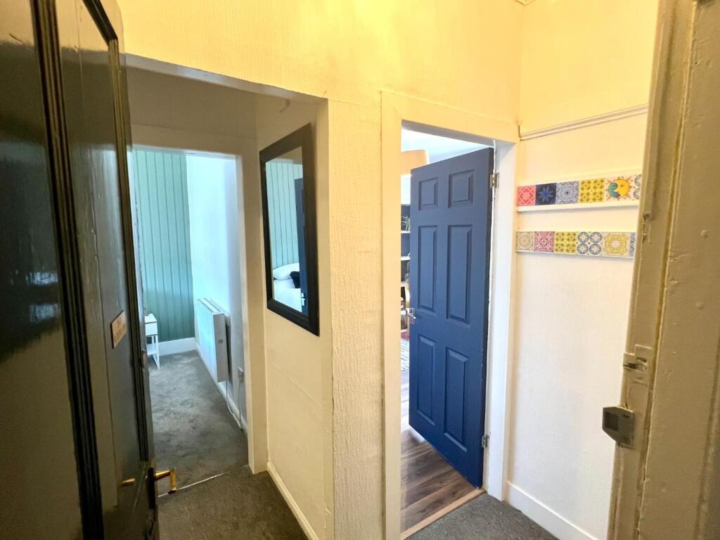 Hallway (L-Shaped)