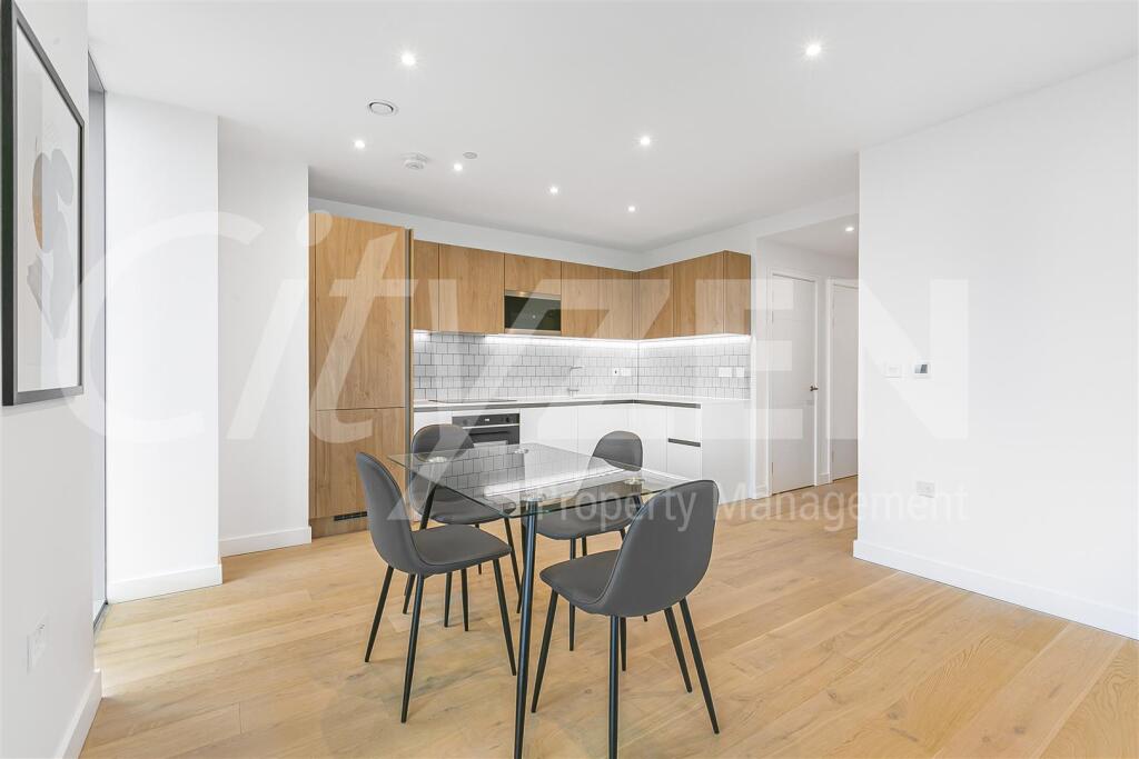 RECEPTION / KITCHEN