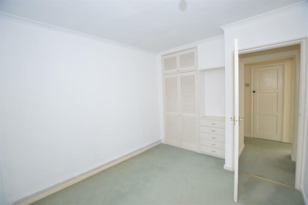 1 Oaklands Bed 2 Jan.JPG