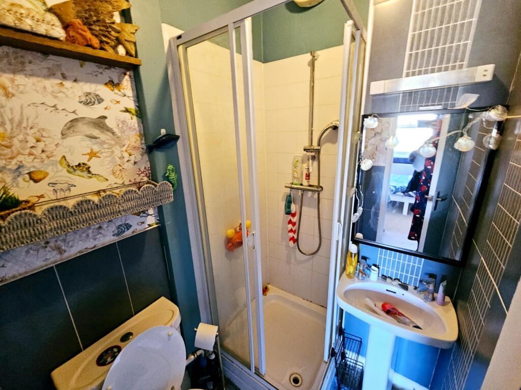 06ad347d-2ef0-4b60-8f3f-0e104c0ae994