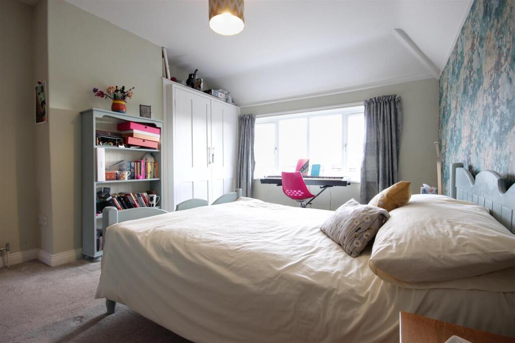 BEDROOM 2
