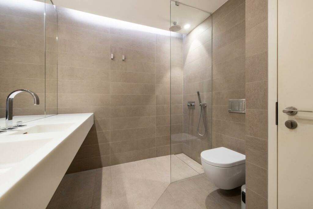 W BATHROOM 2.jpg