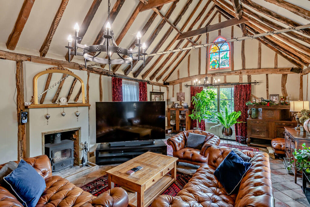 8598428-interior1...