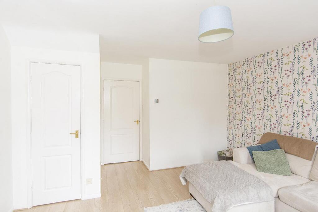 (Lounge / Diner Photo Two)