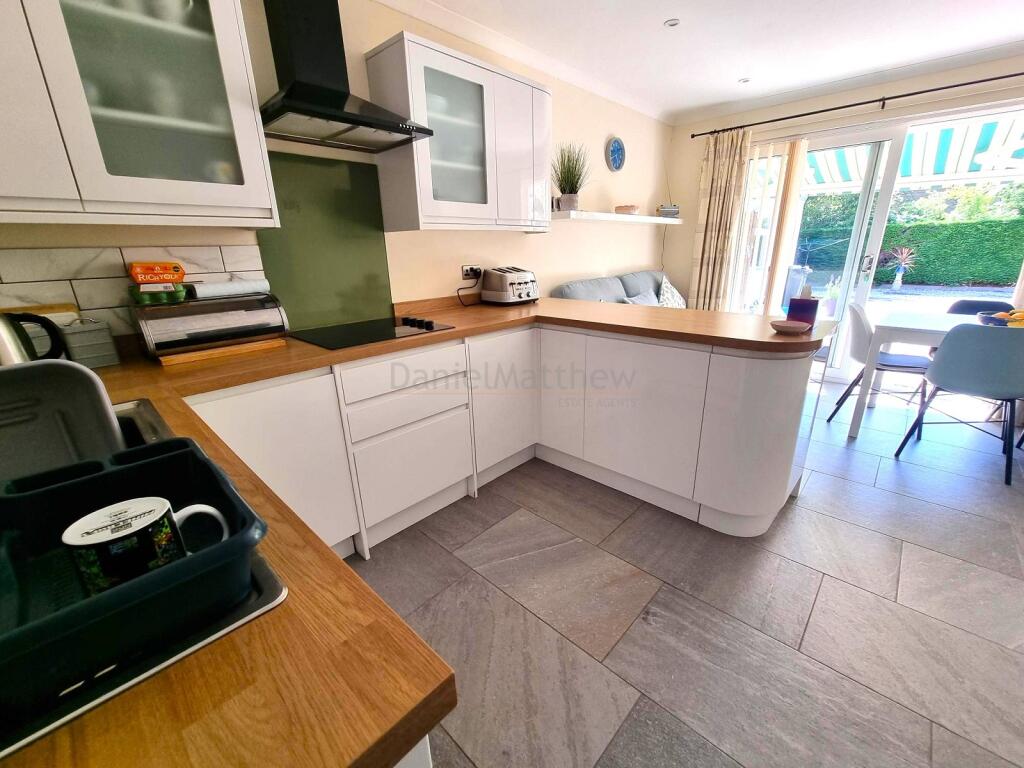 Kitchen/ Breakfast Room