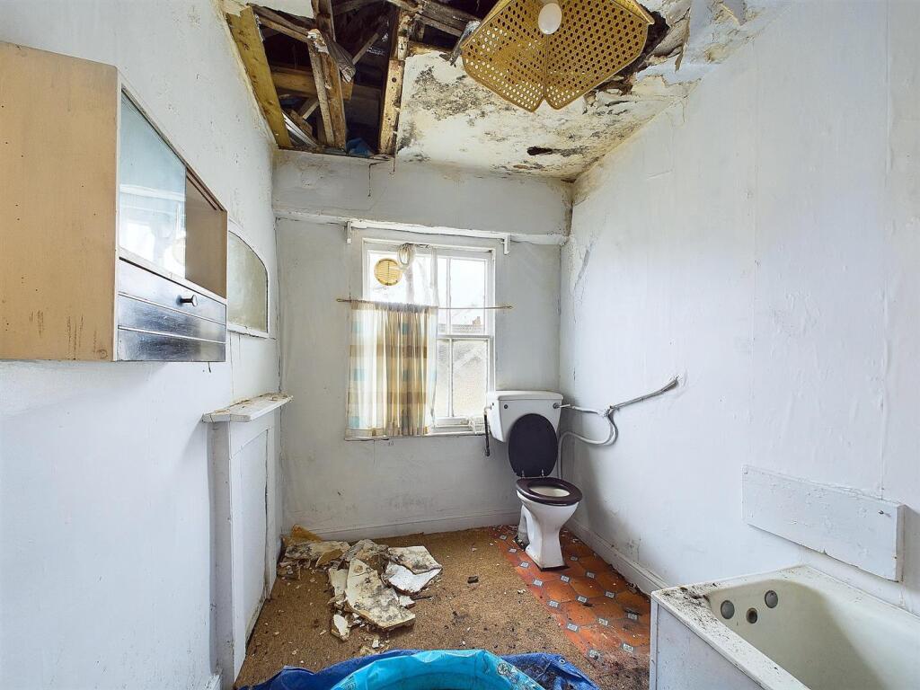 12 - 5 Bedroom terraced house.jpg