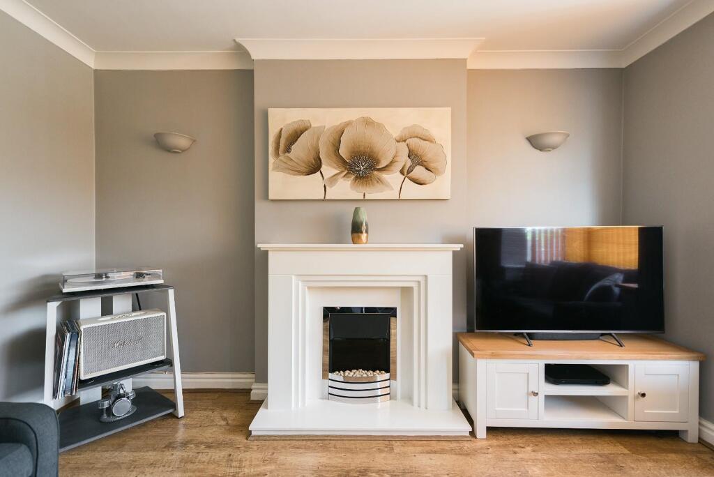 25OldHouseClose(Interior)(2of17).jpg