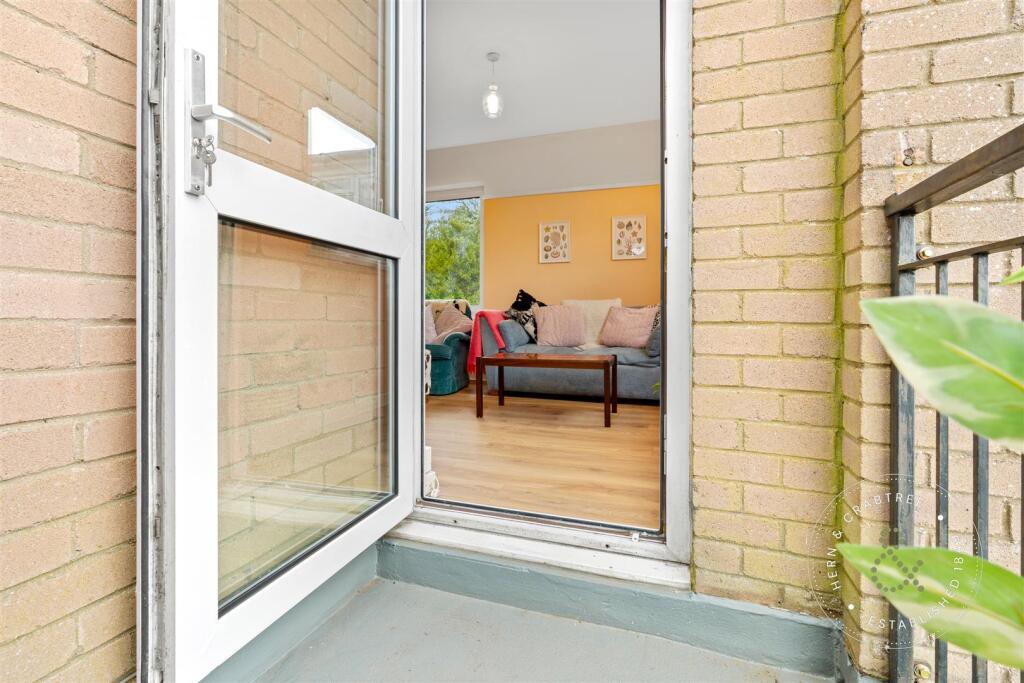 Linnet Close, Hern Crabtree (21).jpg