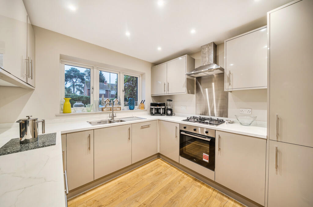 1389230-26-694036...