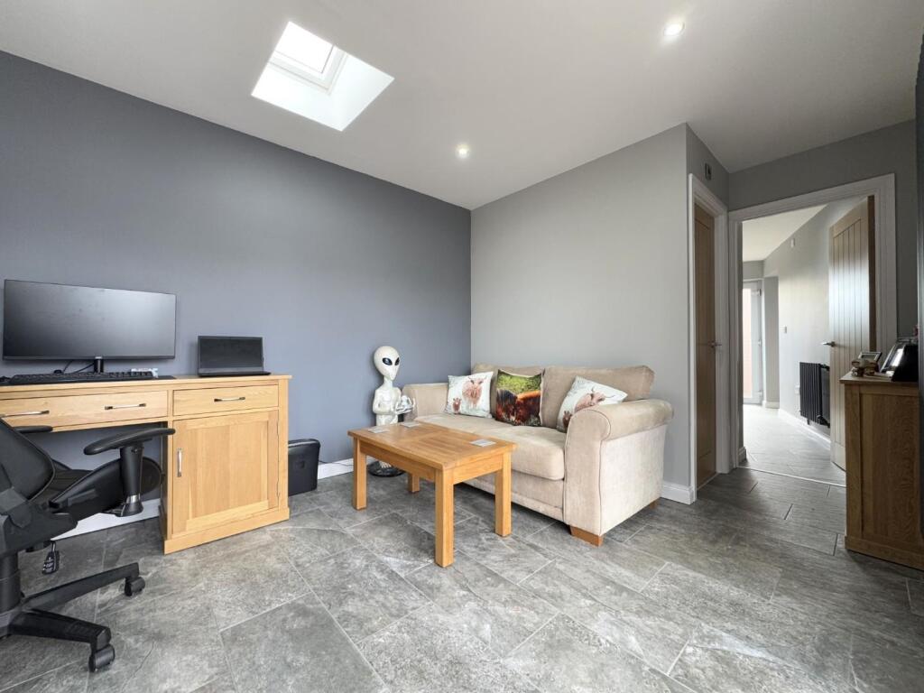 BEDROOM FIVE / RECEPTION ROOM