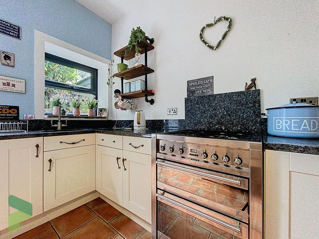 Fitted Dining Kit...