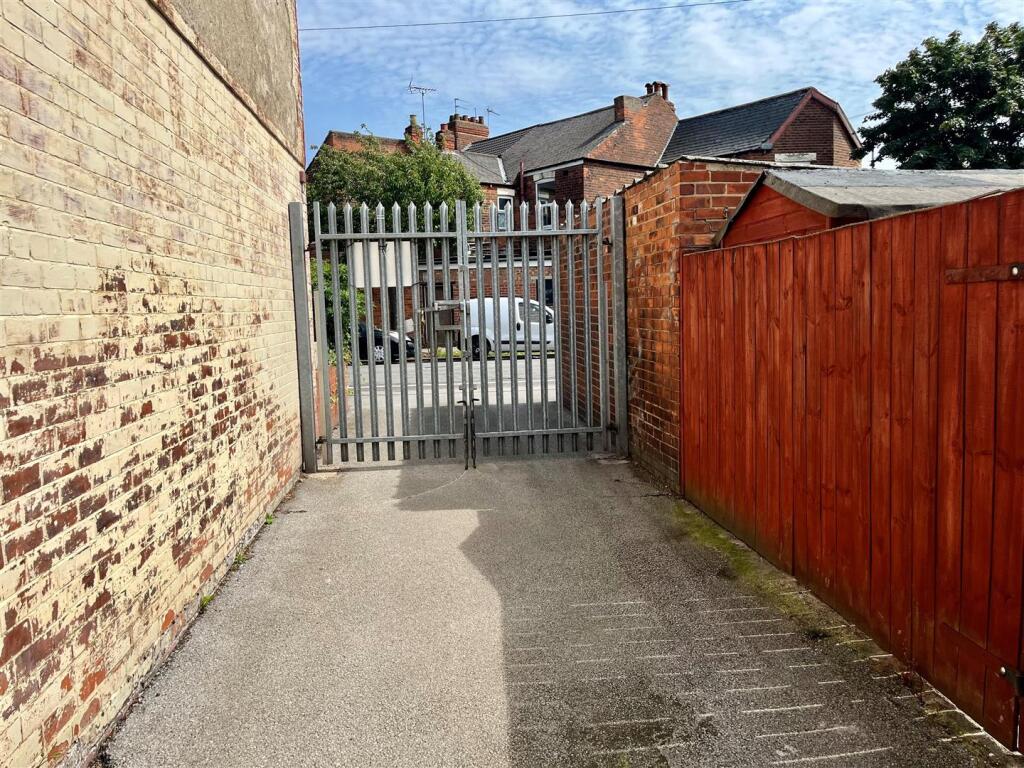 Communal Rear Entrance Access Gate.jpg