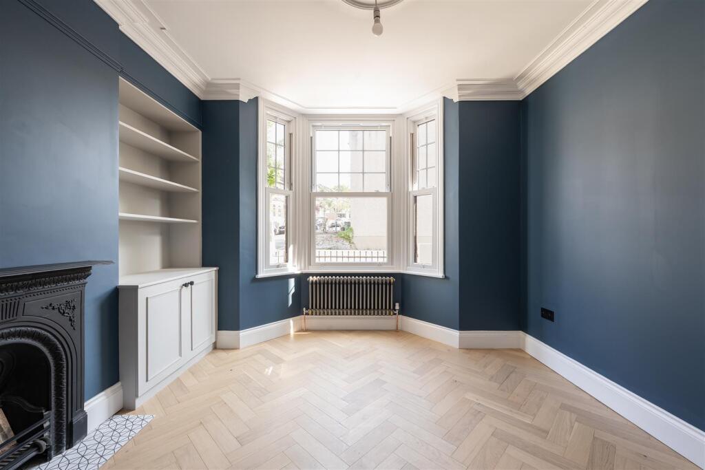 Queen Elizabeth Road E17