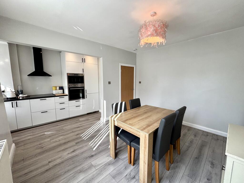 Dining area/kitchen