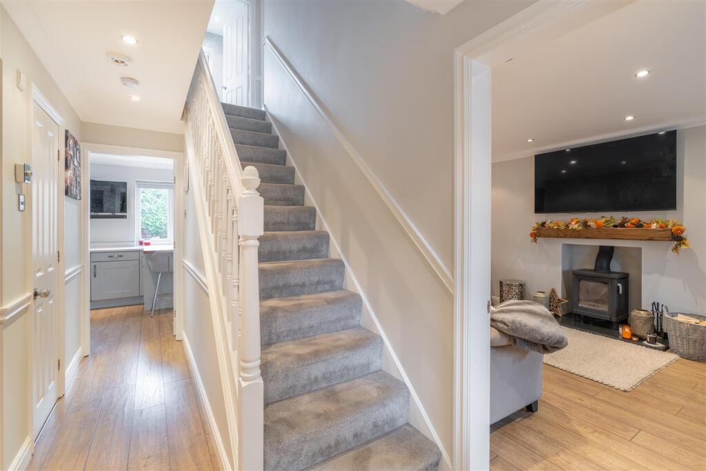 5 Abbots Mere Close-24.jpg