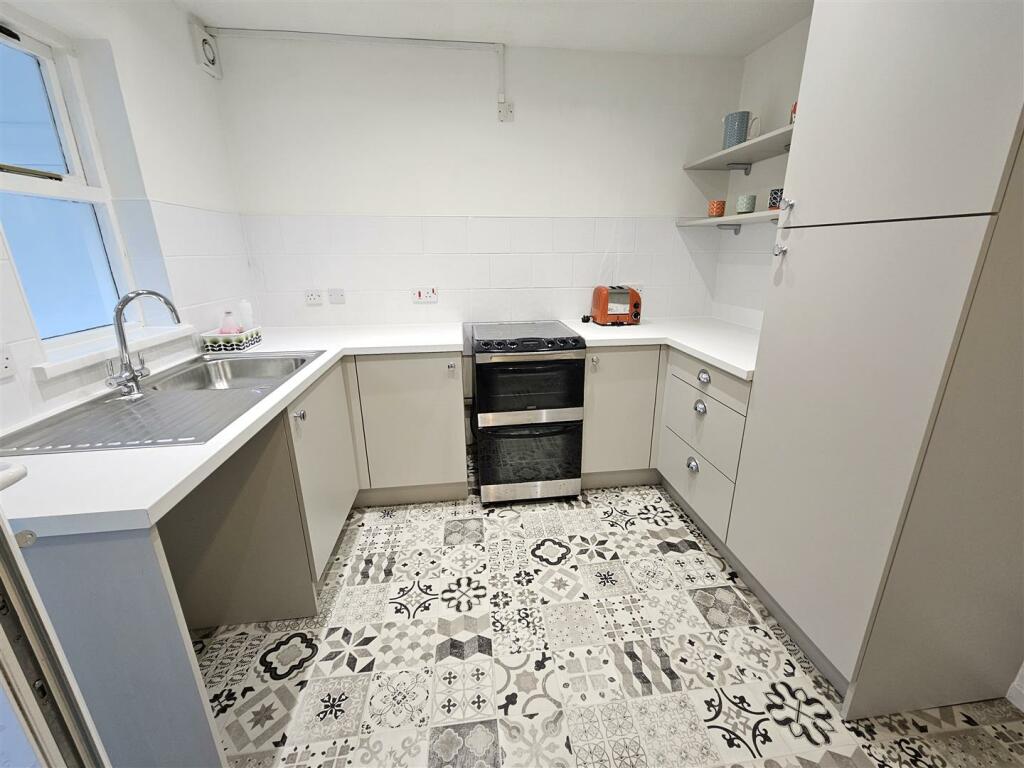 Kitchen area.jpg