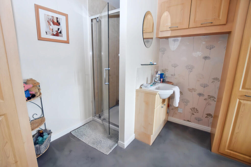 Principal Shower ...